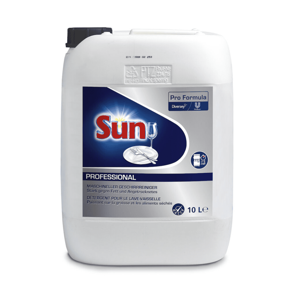 Um grande recipiente branco com rótulo azul ostenta a marca "Sun" em letras vermelho-amarelas. O detergente para máquina de lavar louça "Sun Pro Formula Liquid" da Diversey Deutschland GmbH & Co. OHG tem uma capacidade de 10 litros e contém uma fórmula poderosa para remoção de gordura, que garante sempre resultados sem manchas.