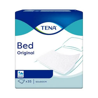 Um pacote de proteções de cama TENA Bed Original nas medidas "60x90cm" e com 35 unidades da marca TENA - Essity Germany GmbH. A embalagem azul e branca mostra a imagem de uma cama com lençol e enfatiza a parte traseira impermeável para proteção contra perda involuntária de urina.