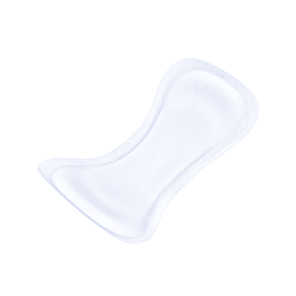 Uma imagem aproximada de um protetor de incontinência branco e curvado da TENA Lady Super Inkontinenzvorlage | Packung (30 Stück) da TENA – Essity Germany GmbH diante de um fundo monocromático.