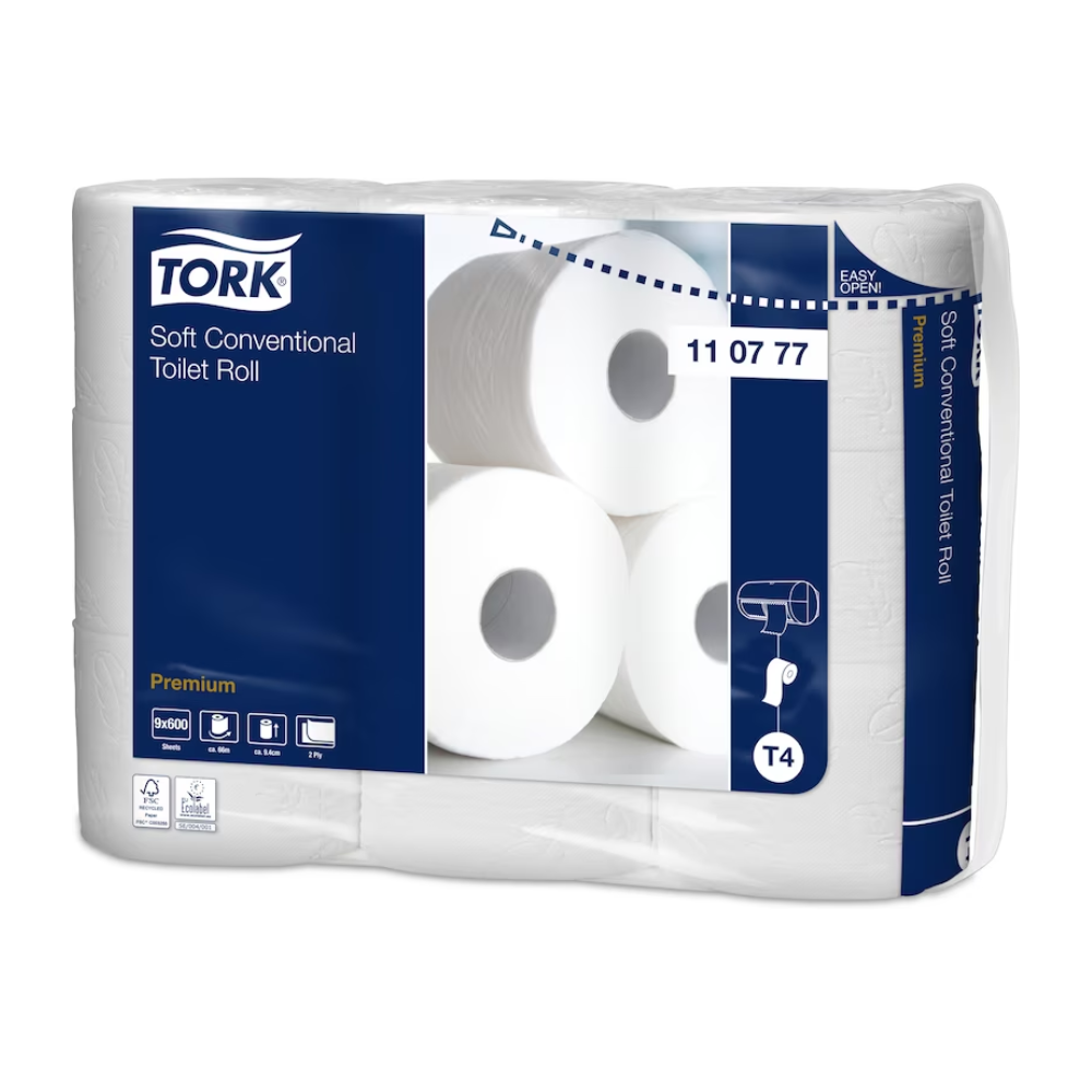 A embalagem do papel higiénico de rolos pequenos Tork 110777 macio Premium T4 de 2 camadas, que contém 54 rolos, é elegantemente desenhada em azul e branco. Ela exibe de forma proeminente a marca TORK da Essity Professional Hygiene Germany GmbH e destaca características como suavidade, "papel macio" e tamanho. Perfeito para todos que valorizam a qualidade no seu papel higiénico de rolos pequenos.