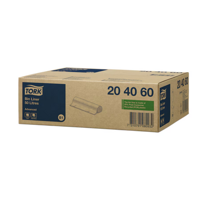 Uma caixa com a inscrição "Tork 204060 Sacos de Lixo 50 l Transparentes B1" da TORK - Essity Professional Hygiene Germany GmbH possui um indicador de capacidade de 20, 40, 60. É concebido para reciclagem avançada e é feito 100% de material reciclado. As dimensões (61,5 x 89,5 cm) e o código de barras são visíveis de lado, tornando-o perfeito para uma gestão eficaz de resíduos.