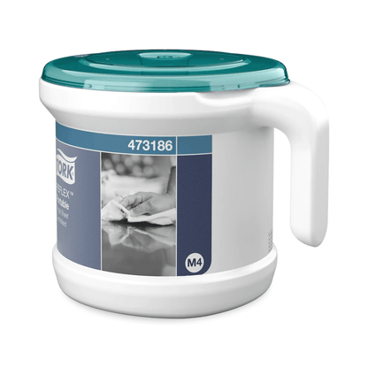 Um Tork 473186 Cilíndrico Branco Portátil Reflex™ Dispensador de Folha Única com Rolagem Interna M4, equipado com uma alça e tampa azul-esverdeada, possui uma etiqueta mostrando mãos usando um pano para evitar contaminação cruzada, com "Tork" claramente visível.