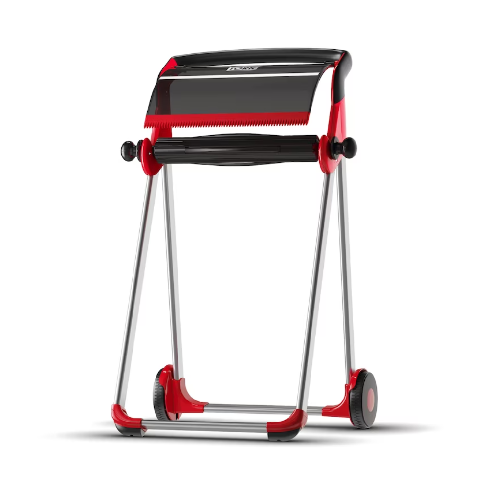 O Tork 652008 dispensador de rolo de chão Performance W1 da TORK - Essity Professional Hygiene Germany GmbH é um suporte de rolo dobrável, vermelho e preto com rodas, perfeito para segurar e desenrolar papel de presente. Este dispensador móvel possui um design compacto com uma borda serrilhada para corte conveniente e oferece um desempenho elegante.