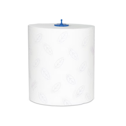 Uma grande toalha de rolo branca Tork Matic® 290016 Premium H1 2 camadas com um padrão de folhas discreto e uma tampa de dispensador azul de plástico no meio, concebida para uso em dispensadores comerciais ou industriais. O rolo TORK Premium H1 2 camadas está de pé diante de um fundo simples.