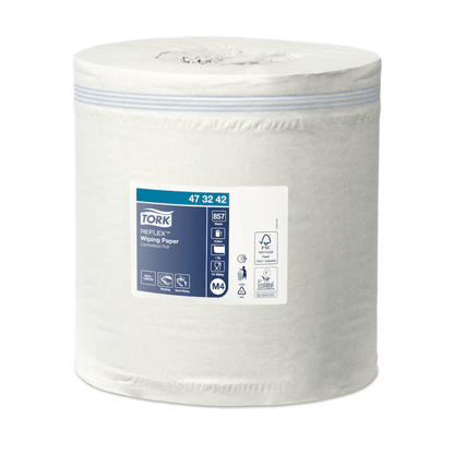 Apresenta-se um grande rolo de Tork Reflex™ Toalhas de Papel Multiuso Advanced M4 1-camada com uma etiqueta contendo informações do produto, como o código 473242 e a designação do sistema M4. A etiqueta no papel branco contém símbolos com instruções de uso e, portanto, é ideal para dispensadores de desenrolamento interno.