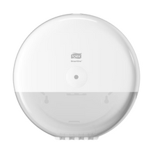 O dispensador Tork SmartOne® 680000 para papel higiénico Elevation T8 da Essity Professional Hygiene Germany GmbH apresenta um design montado na parede em branco com forma redonda. Permite uma eficiente retirada de folha única e destaca o logotipo Tork na parte frontal, bem como uma abertura central para a saída de papel higiénico.