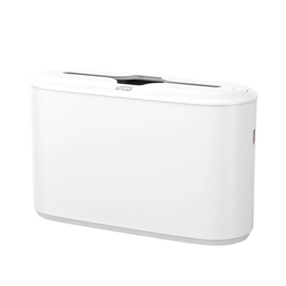 Este elegante dispositivo eletrônico retangular da TORK – Essity Professional Hygiene Germany GmbH, conhecido como dispensador de mesa Tork Xpress® 552200 para toalhas de mão multifolhas Elevation H2, possui um acabamento branco elegante com tecnologia Tork Xpress®. Possui uma ranhura na parte superior e um botão na lateral, e o seu design minimalista Elevation com bordas suaves garante que complemente elegantemente qualquer espaço moderno.