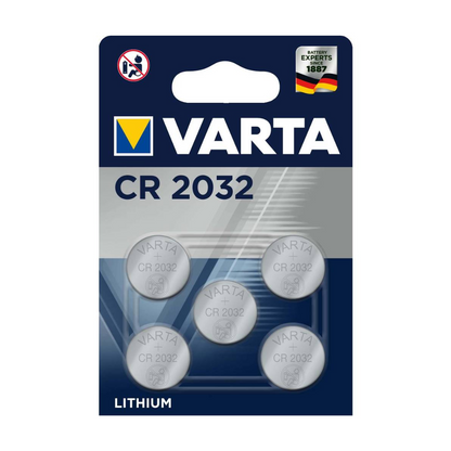 Um cartão blister com cinco pilhas de lítio CR2032 3V da Varta AG, em que a marca e o modelo da bateria são claramente visíveis. Na embalagem, há um emblema "Desde 1887" e uma função de bloqueio de acesso para crianças.