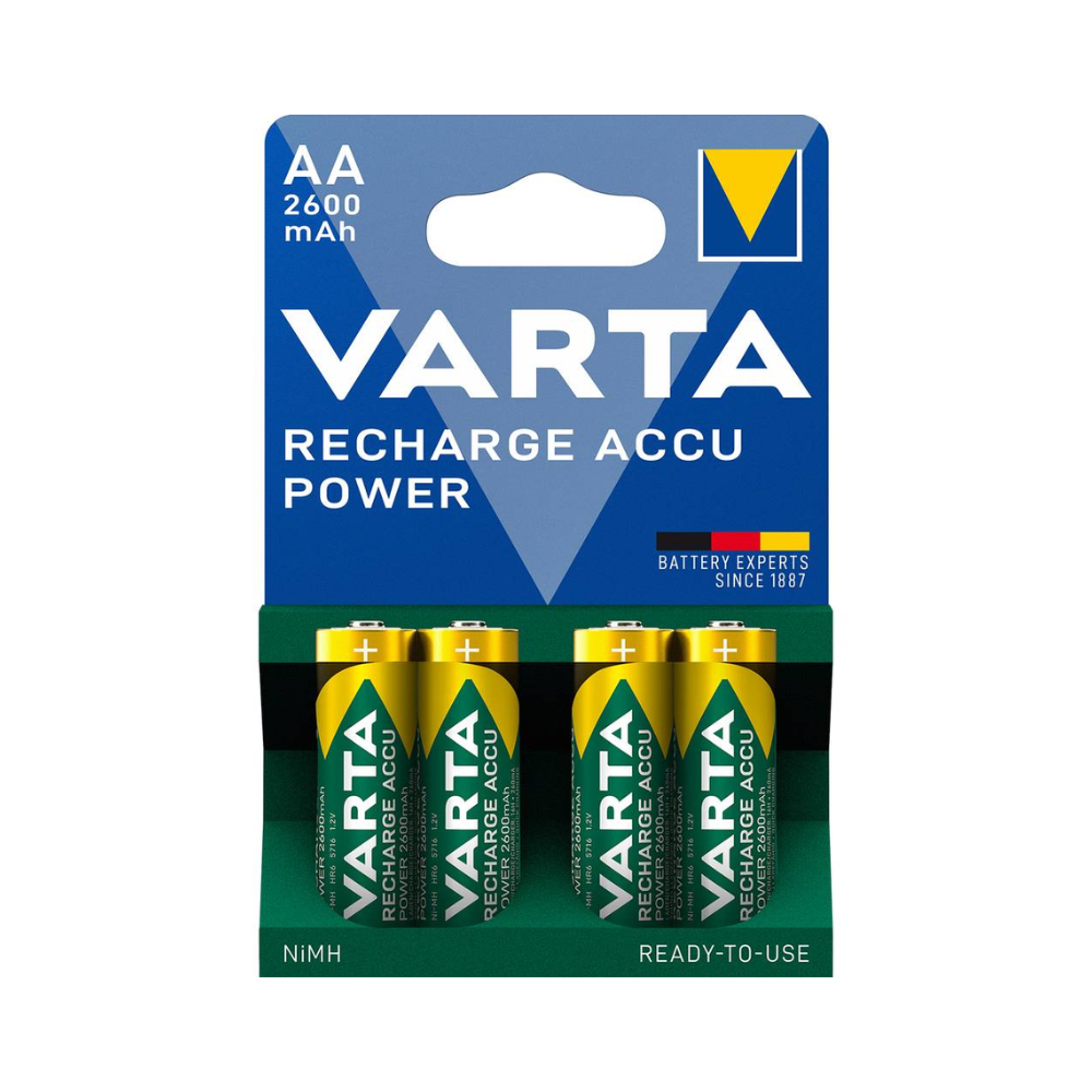 Um pacote com quatro pilhas Varta Recharge Accu Power AA 2600 mAh verde-amarelas, rotulado na frente com "Níquel-Híbrido". Na embalagem, há um triângulo azul com a Varta AG visível.