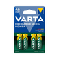 Um pacote com quatro pilhas Varta Recharge Accu Power AA 2600 mAh verde-amarelas, rotulado na frente com "Níquel-Híbrido". Na embalagem, há um triângulo azul com a Varta AG visível.