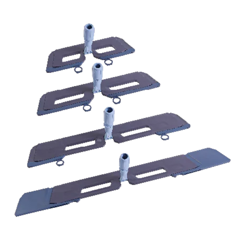 Quatro suportes de esfregão Vileda Professional Sweep de 50cm da Vileda GmbH, cada um com um encaixe central para fixação do cabo e duas partes planas retangulares, estão dispostos verticalmente. Os suportes de esfregão cinza estão espaçados uniformemente contra um fundo branco simples.