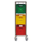 O coletor de recicláveis Novocal com caixas de plástico coloridas possui uma estrutura de aço inoxidável e três recipientes codificados por cores (verde "VIDRO", amarelo "PLÁSTICO", vermelho "METAL") para reciclagem eficiente e separação de resíduos.