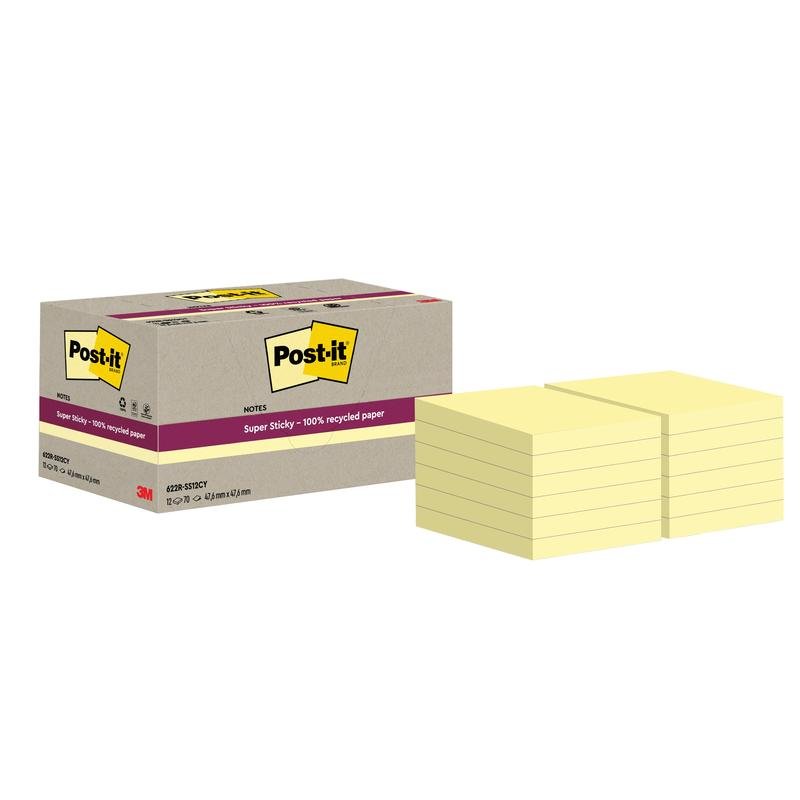 Uma caixa com a inscrição "Post-it® Super Sticky 100% Notas de Reciclagem, 47,6 mm x 47,6 mm, 70 folhas/bloco, 100% PEFC" da 3M Deutschland GmbH está ao lado de várias pilhas de notas quadradas amarelas.
