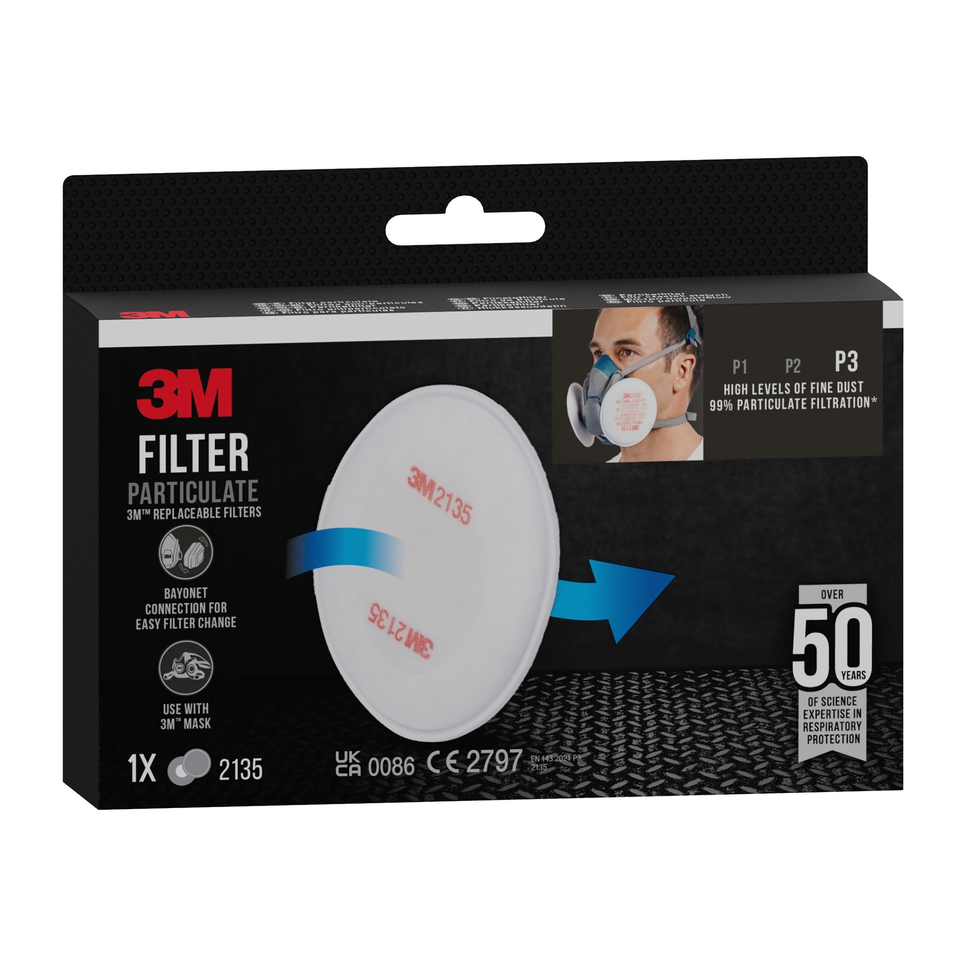 Der 3M™ Partikelfilter 2135, P3 (1 Paar/Packung) von 3M Deutschland GmbH ist in einer Verpackung mit einem runden weißen Filter, Produktdetails und einer Illustration der Verwendung von Atemschutzmasken abgebildet. Die Verpackung zeigt die Einstufung P3 für Feinstaubschutz.