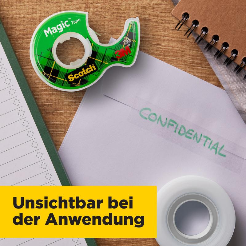 Três rolos de fita adesiva invisível Scotch® Magic™ 8-1925R3 da 3M Deutschland GmbH (19 mm x 25 m) estão como recarga ao lado de um envelope "CONFIDENTIAL", um caderno e uma lista de verificação. Banner: "Invisível na aplicação."