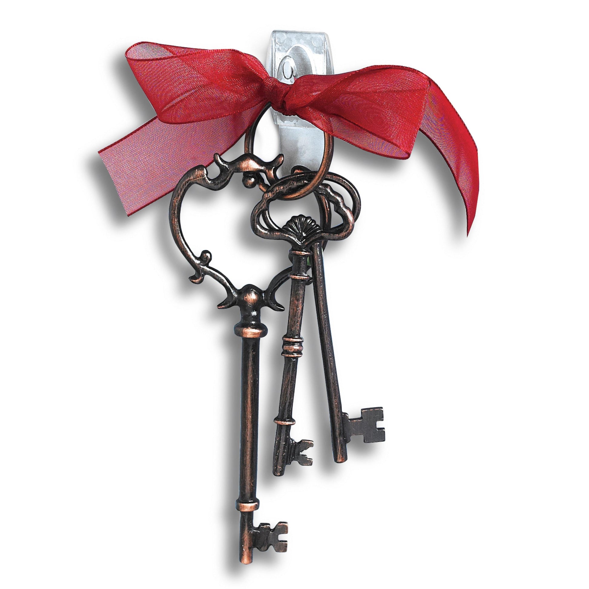 Zwei verschnörkelte Vintage-Schlüssel mit Bronze-Finish sind mit einem roten, durchsichtigen Band zusammengebunden und hängen an einem Command™ Mini-Haken, transparent (17006CLR, 1 Stück) von 3M Deutschland GmbH, der vor einem weißen Hintergrund abgebildet ist.