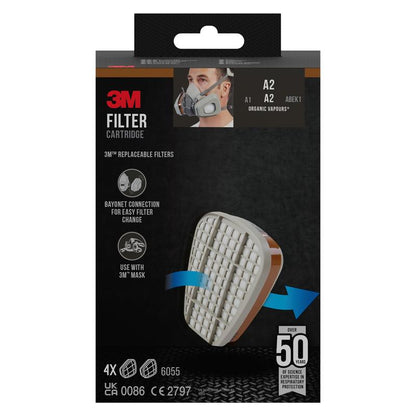 Uma embalagem preta do cartucho de filtro 3M™ 6055, A2 Vapores Orgânicos da 3M Deutschland GmbH, que mostra um cartucho com uma grade branca e uma seta para fixação e indica filtros substituíveis para vapores orgânicos e compatibilidade com máscaras.