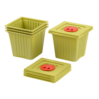 Conjunto de 20 recipientes de eliminação melijekt 12 L da Helmut Schwarz GmbH em caixa de papelão. Recipientes verdes quadrados com tampas correspondentes, cada um com uma fenda redonda vermelha no meio. Três estão empilhados, um está ilustrado com tampa. Feito de material reciclado.