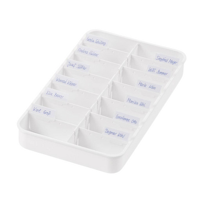Como pastilha melipul Anbruchtropfen, a Helmut Schwarz GmbH oferece uma pastilha branca com catorze compartimentos rotulados em azul. É ideal para a organização de medicamentos líquidos e é perfeita para manter a ordem e a eficiência em instituições de cuidados.