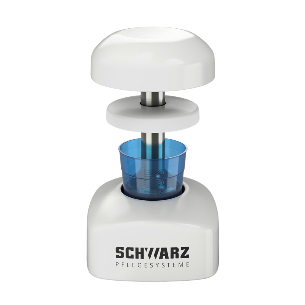 Um aparelho de cozinha branco em design cilíndrico da Helmut Schwarz GmbH é perfeito para trituração higiênica. Possui uma tampa removível e um recipiente azul transparente com marcações de medição, ideal para uso como triturador de comprimidos melipul PROFI.