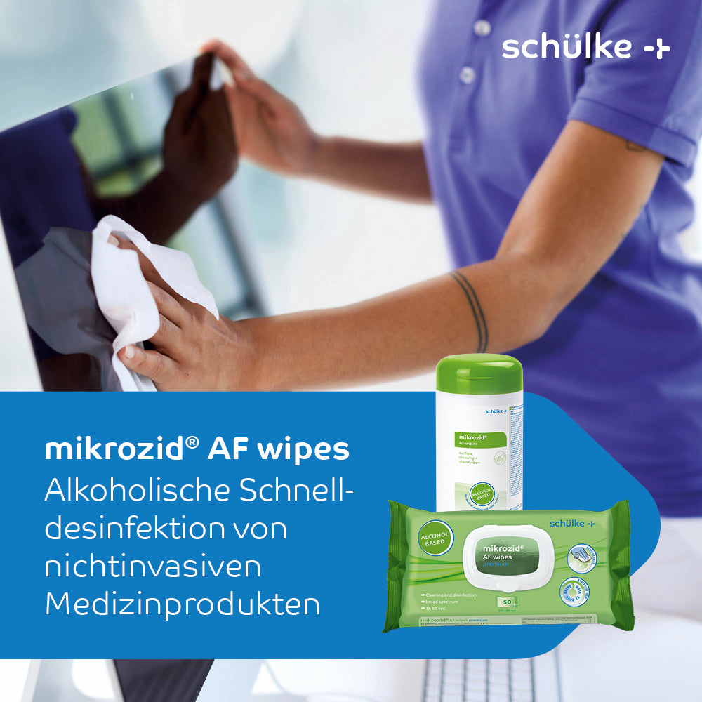 Uma pessoa desinfeta um laptop com toalhetes desinfetantes Schülke mikrozid® AF wipes. A imagem mostra os toalhetes desinfetantes para produtos médicos da Schülke & Mayr GmbH e destaca a rápida desinfeção alcoólica de produtos médicos não invasivos. Tanto num recipiente como num pacote de toalhetes, são visíveis as informações inconfundíveis da marca.
