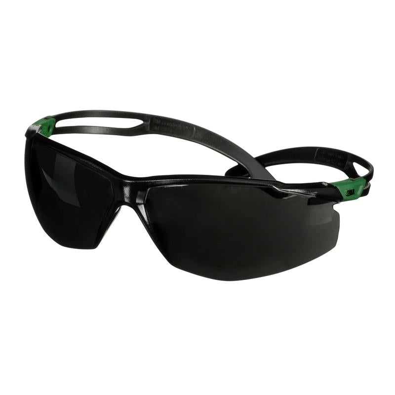 Óculos de segurança 3M™ SecureFit™ 500, hastes verdes/pretas, revestimento anti-riscos+ (K), nível de proteção de lente cinza IR 5.0, SF550ASP-GRN-EU, 20 por pacote | Pacote (1 peça)