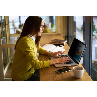 Filtro de privacidade de tela brilhante 3M™ para Apple® MacBook Air® 13 2018-20, 16h10, BPNAP001 | Pacote (1 peça)