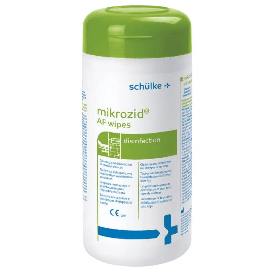 Ein zylindrischer Behälter mit Schülke mikrozid® AF wipes Desinfektionstüchern der Schülke & Mayr GmbH. Das Etikett ist weiß und grün und enthält einen mehrsprachigen Text über die desinfizierenden Eigenschaften des Produkts.