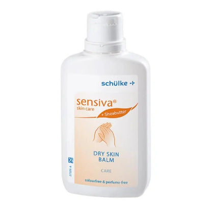 Uma garrafa de Schülke sensiva® dry skin Hautbalsam com manteiga de karité da Schülke & Mayr GmbH. No rótulo está indicado que é sem perfume e sem corantes.